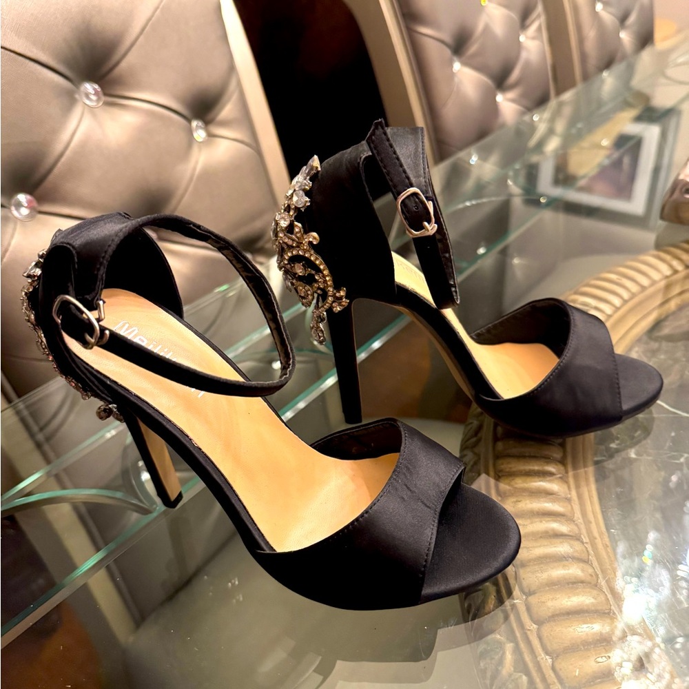 A beautiful open toe sandals with rhinestones in the back.